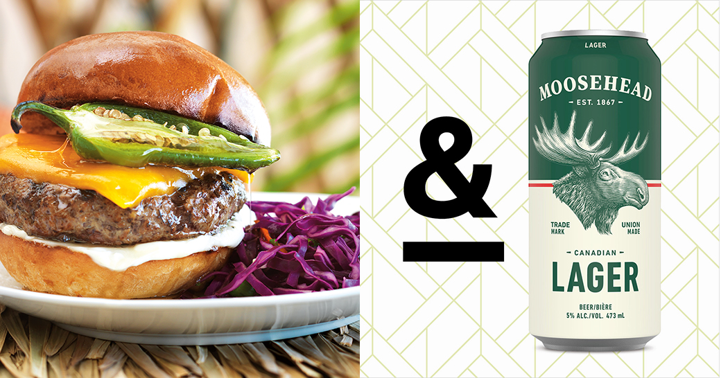 Hamburgers assaisonnés de cumin et garnis de piment jalapeno au miel