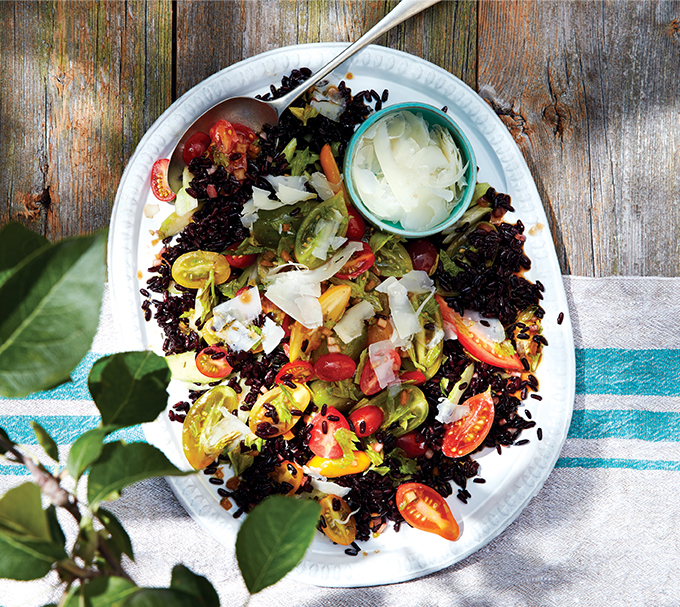 Salade de riz noir et de tomates