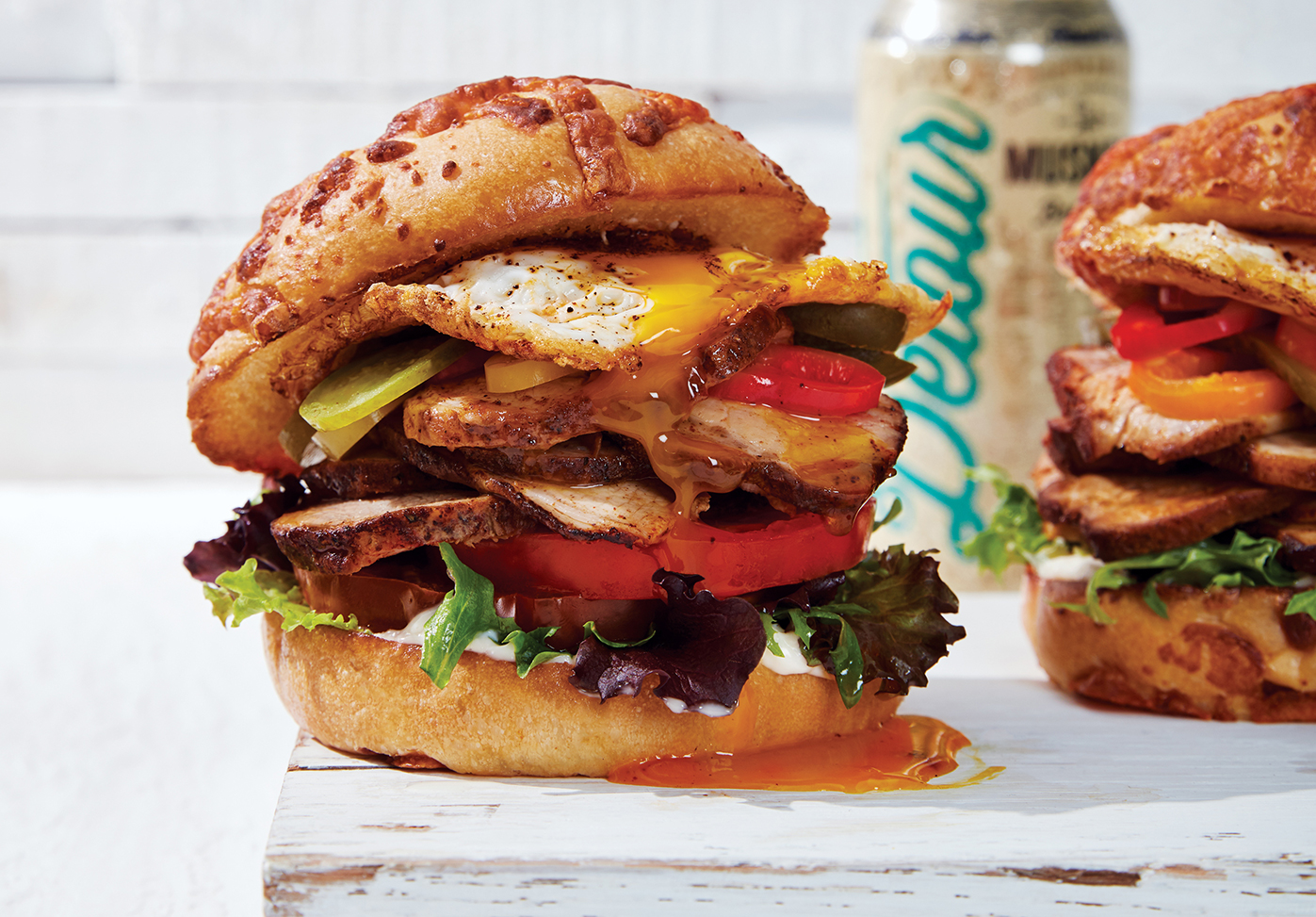 Hamburgers au porc pimenté garnis d’un œuf 