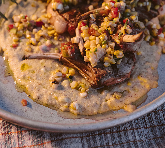 Sanglier grillé avec polenta au beurre