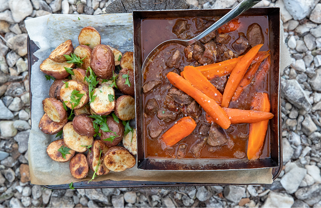 Ragoût de venaison avec tomates rôties et champignons