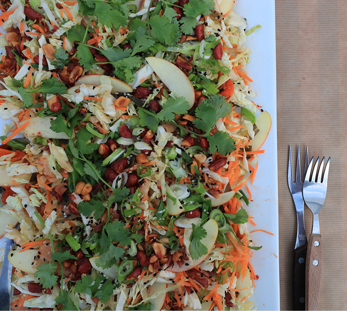 Salade de chou napa avec pomme et kimchi 