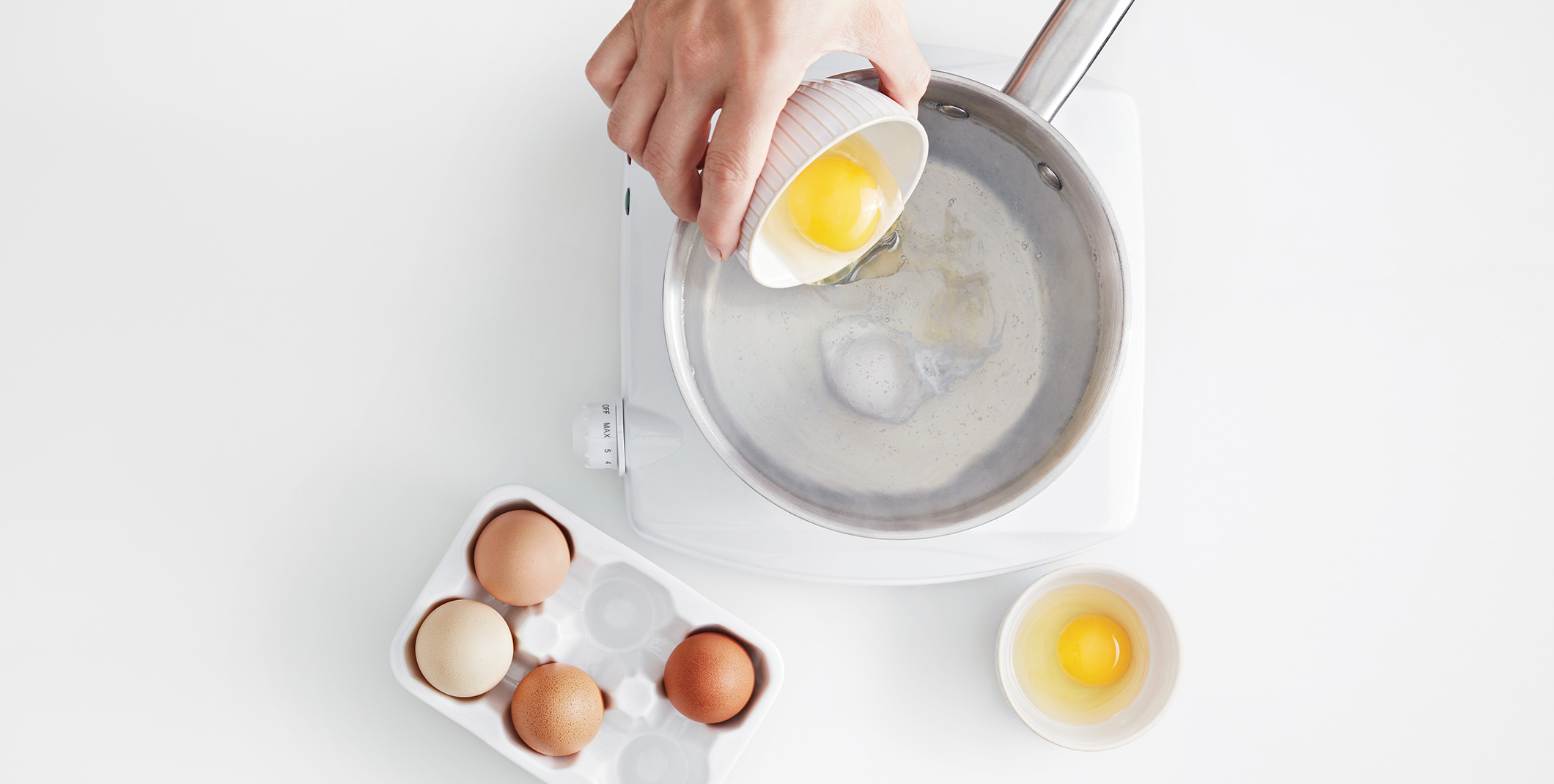 Poached egg image-egg in pan