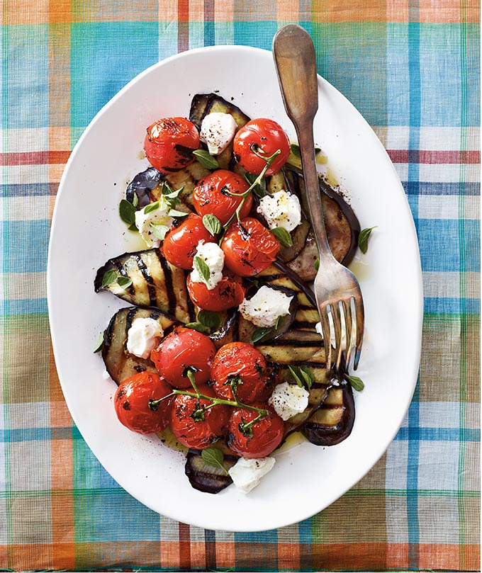 Aubergines et tomates grillées, accompagnées de labneh maison