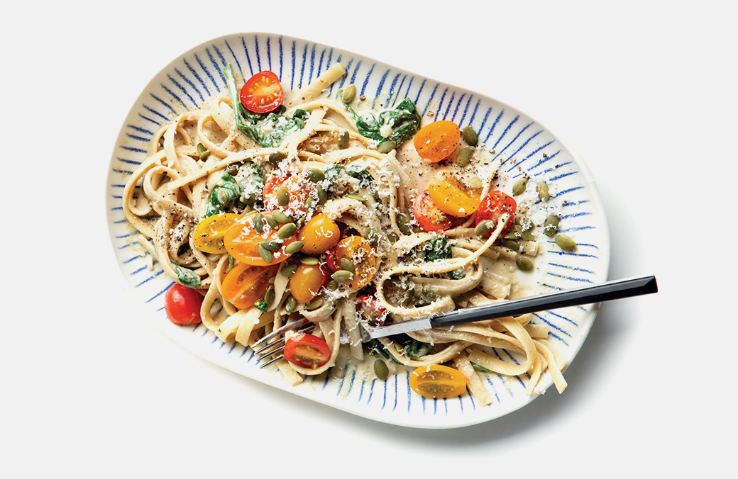 Fettuccines au beurre de graines de citrouille et aux épinards