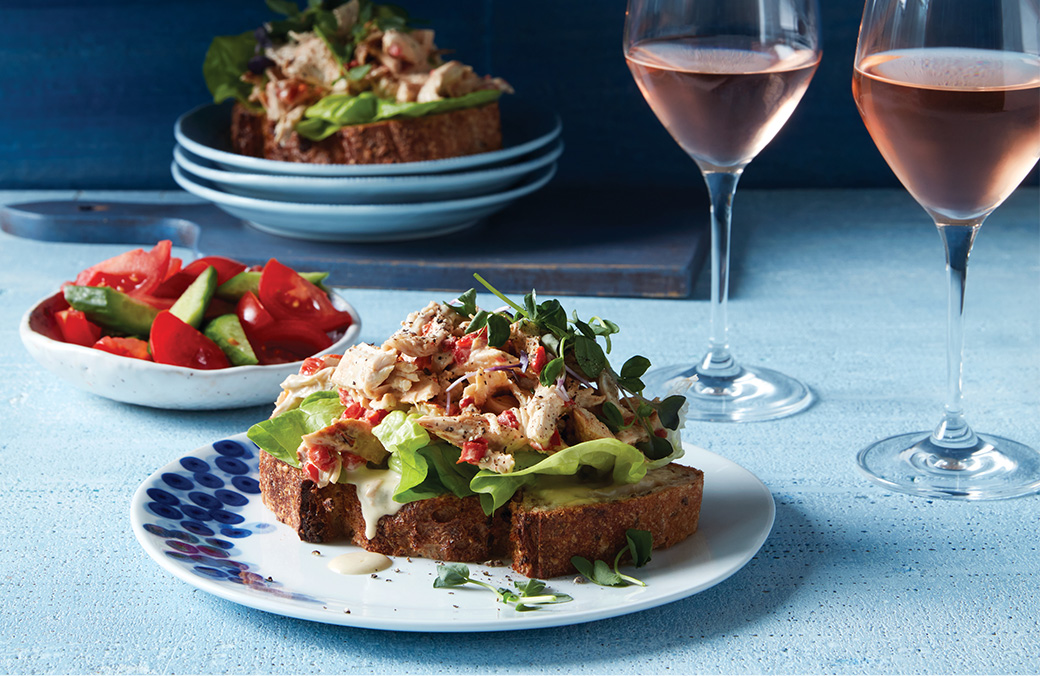 Sandwichs ouverts au poulet grillé à la harissa et au beurre de tournesol