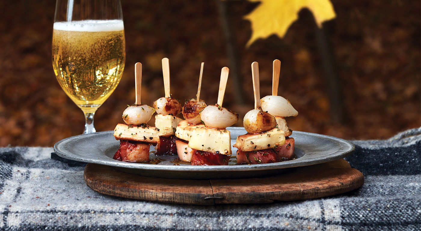 Pinchos de bacon, de panais et d'oignons