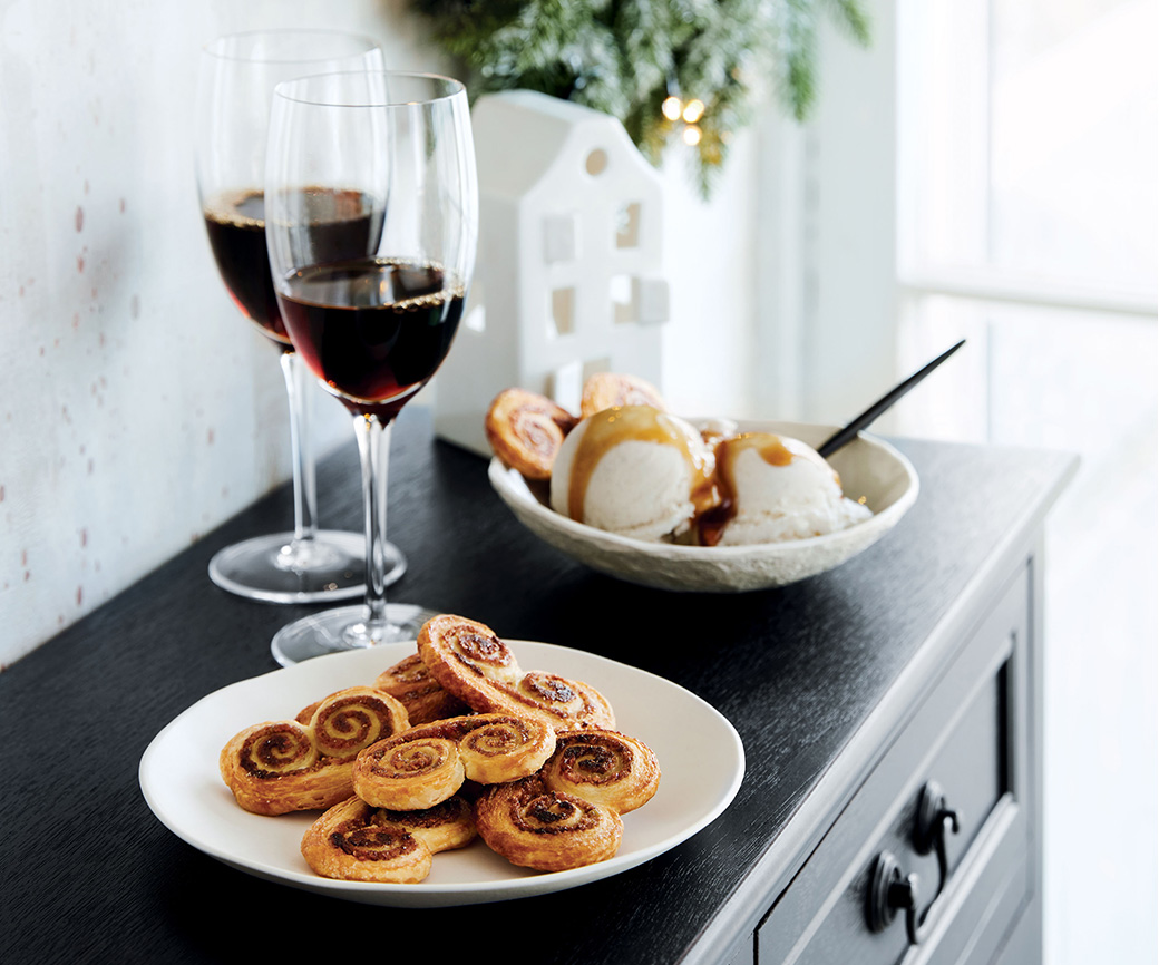 Palmiers aux fruits confits et aux noix  