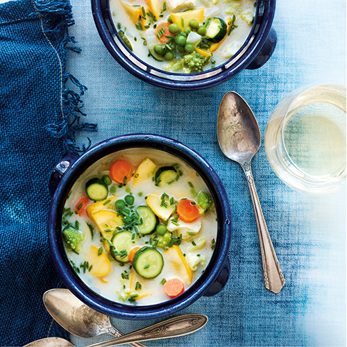 Potage aux jeunes légumes et au tahini