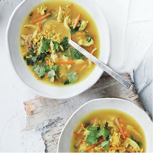 Soupe de miso parfumée au curcuma et au gingembre