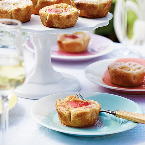 Tartelettes à la rhubarbe et à la crème pâtissière