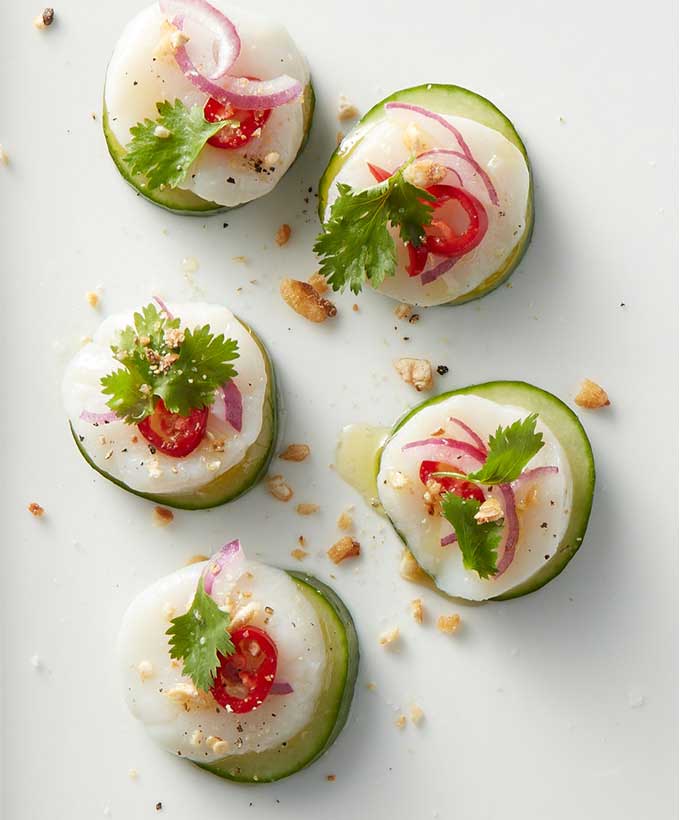 canapés garnis de ceviche de pétoncle