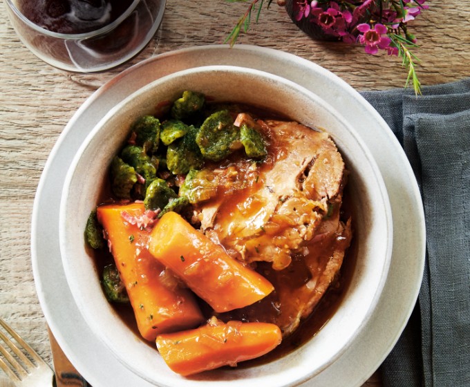 Get this pot roast with gravy recipe