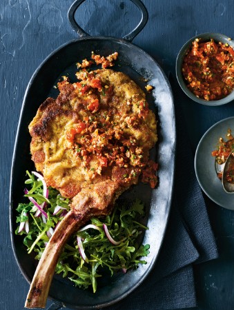 Recette Cotelettes De Veau A La Milanaise Servies Avec Une