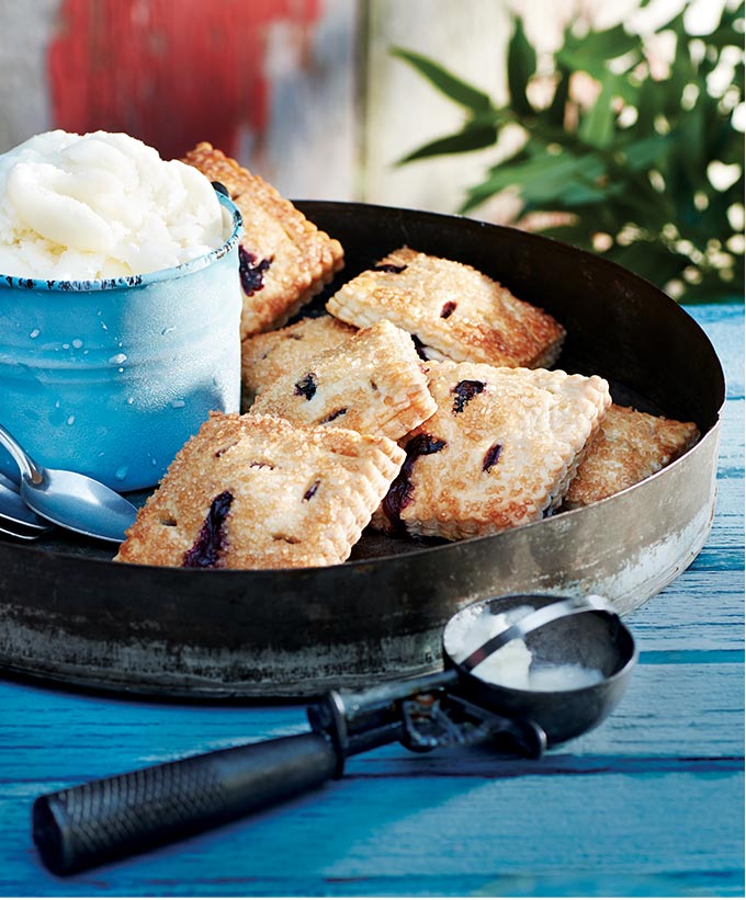 Vierge : Chaussons aux bleuets sauvages avec sorbet au citron et à la lime