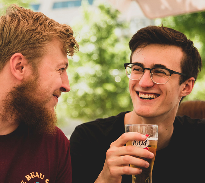 La seule façon de devenir alcoolique, c'est de boire pendant plusieurs années.